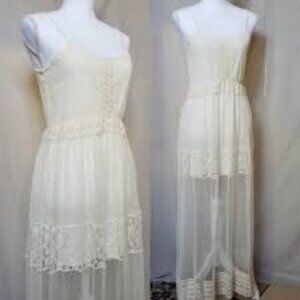 Forever 21 Cream and White Lace Maxi Dress | Size L